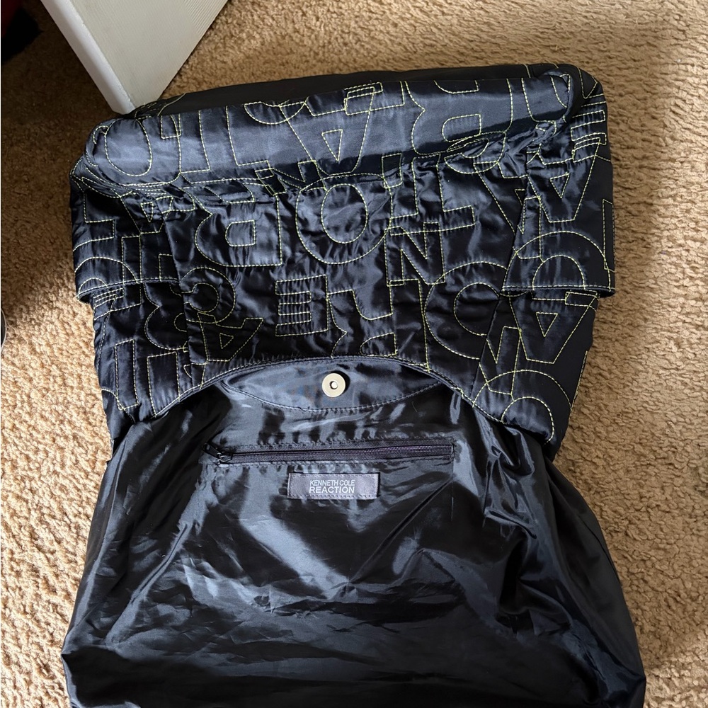 Kenneth Cole Reaction Black Hobo Bag in Awesome Condition! - Picture 7 of 11
